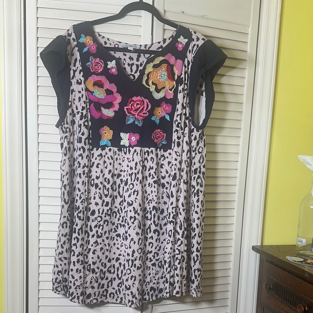 Embroidered Floral Leopard Print Tunic Top - Pink/Black